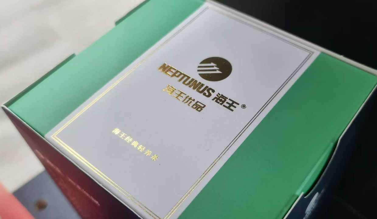 燙金印刷工藝與激凸激凹結合作業(yè)提升品牌形象